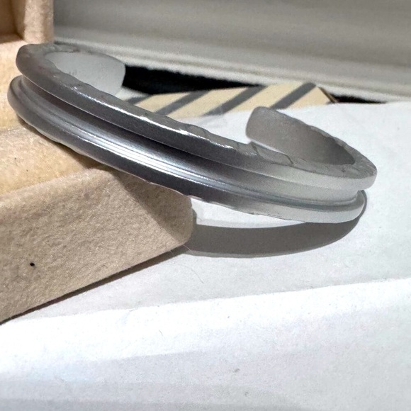 ✨ Maria Shireen Purity Adjustable Hair Tie Bracelet – Chic and Clever! ✨ - Picture 3 of 16